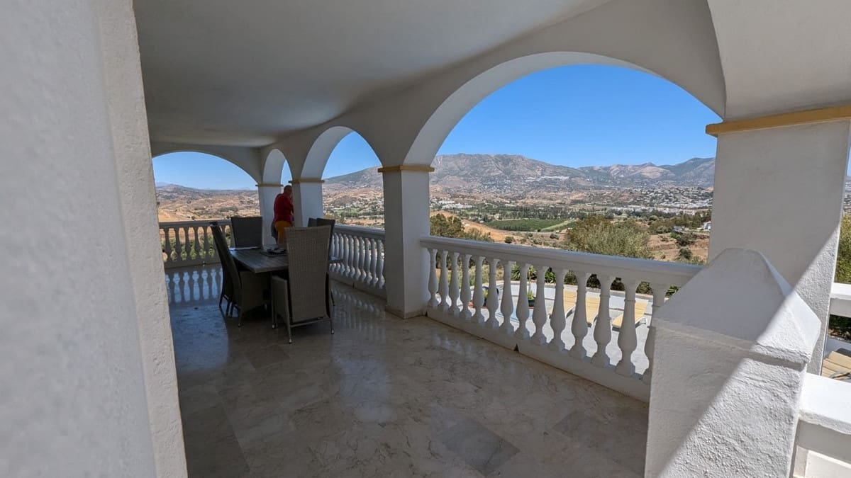 3 soverom Villa til salgs i Cerro del Aguila med svømmebasseng garasje - € 625 000 (Ref: 8868328)