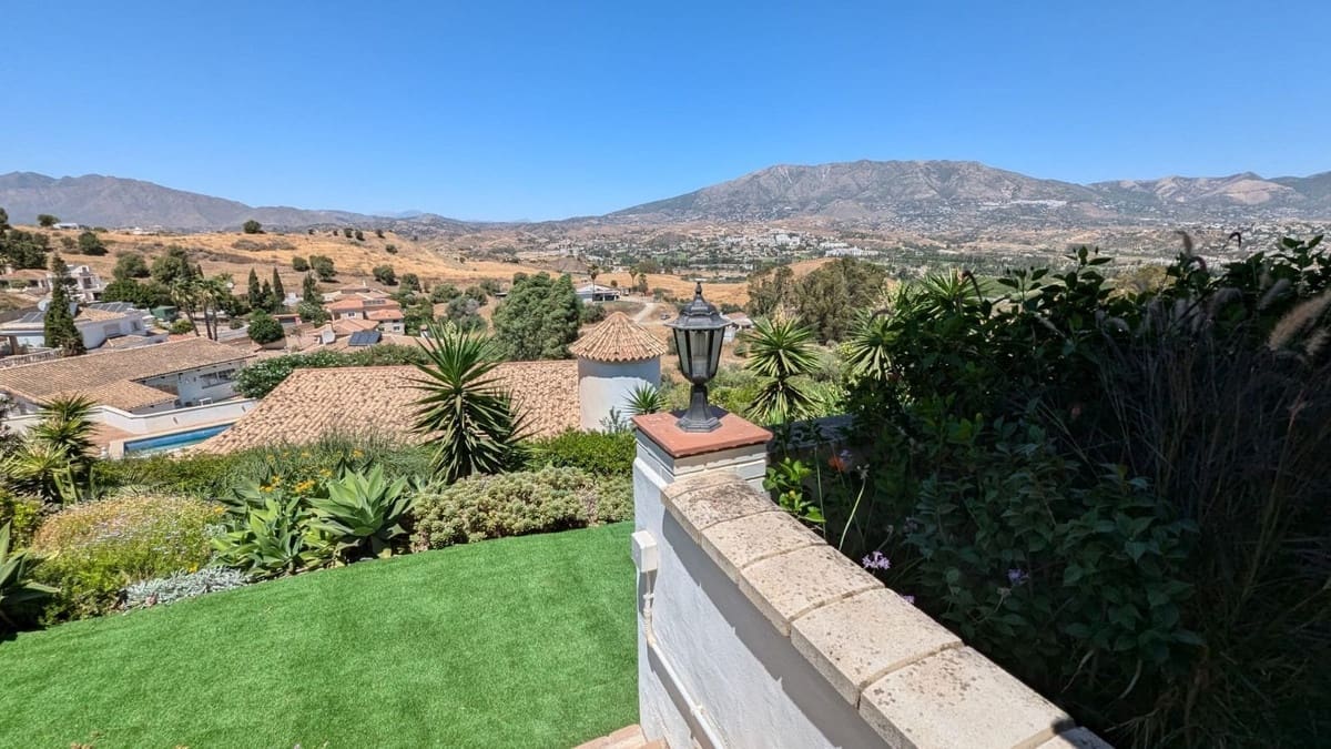 3 soverom Villa til salgs i Cerro del Aguila med svømmebasseng garasje - € 625 000 (Ref: 8868328)