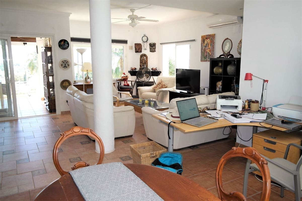 3 bedroom Villa for sale in Cerro del Aguila with pool - € 655,000 (Ref: 8868329)