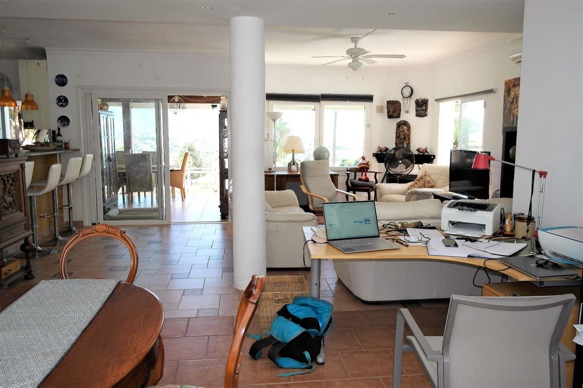 3 bedroom Villa for sale in Cerro del Aguila with pool - € 655,000 (Ref: 8868329)