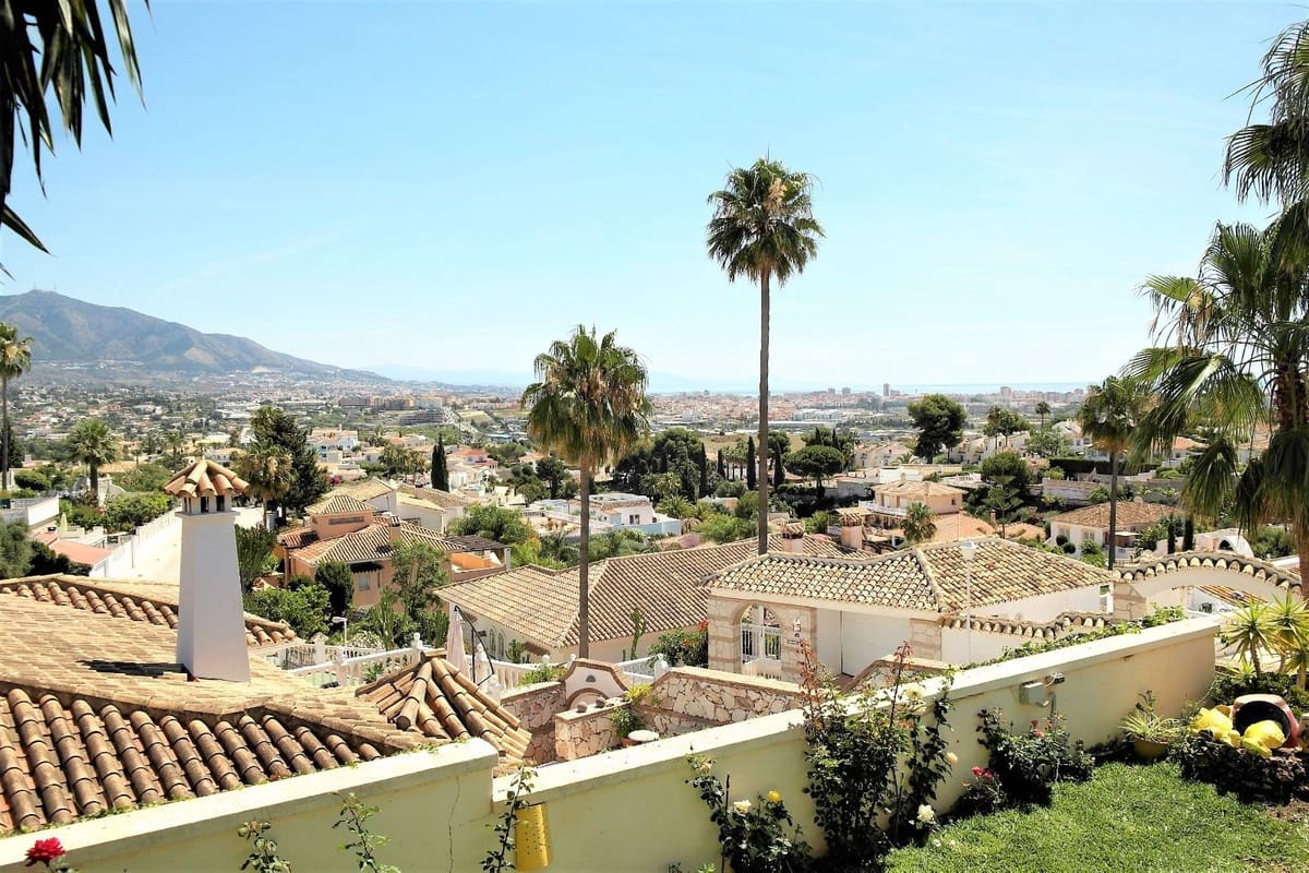 3 bedroom Villa for sale in Cerro del Aguila with pool - € 655,000 (Ref: 8868329)