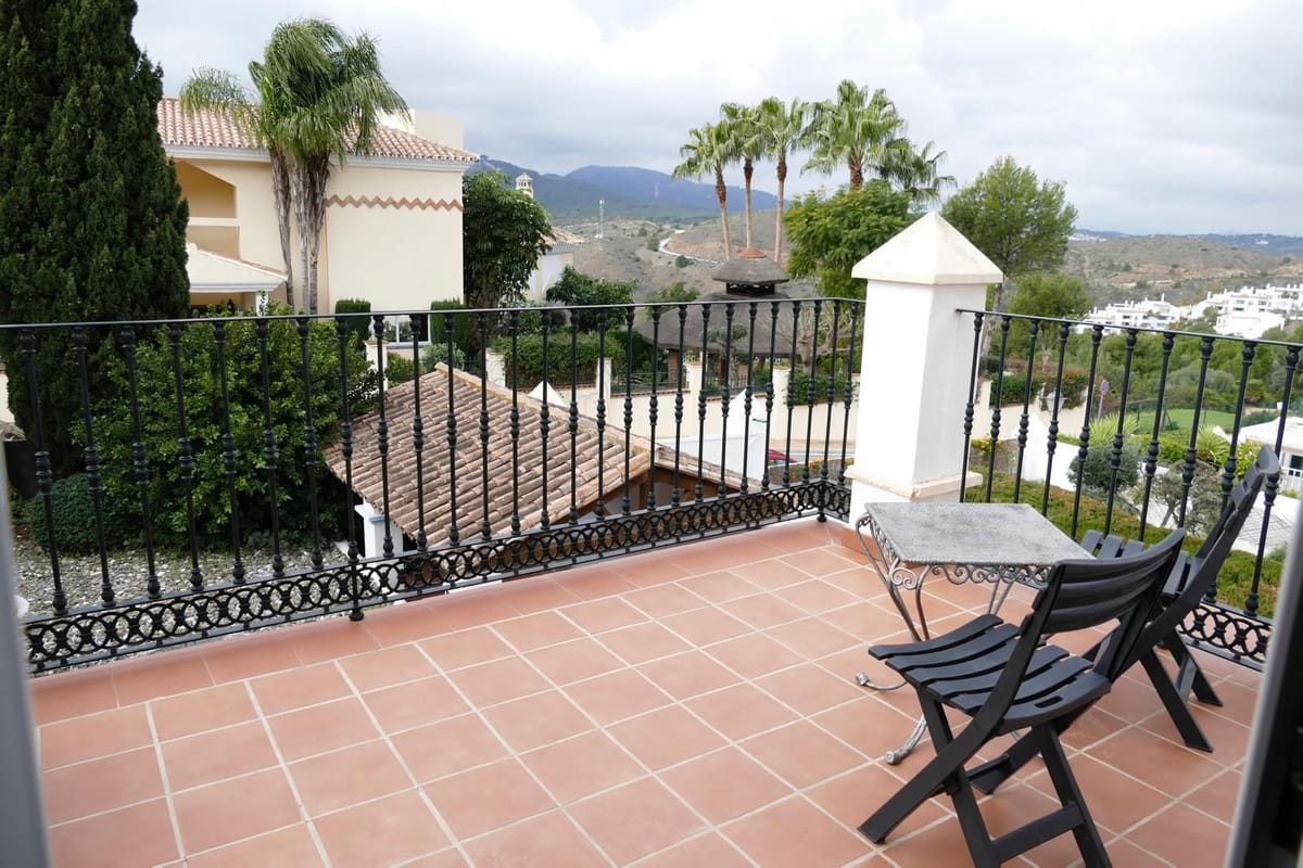 3 quarto Moradia Geminada para venda em Alhaurin Golf com piscina garagem - 460 000 € (Ref: 8897543)