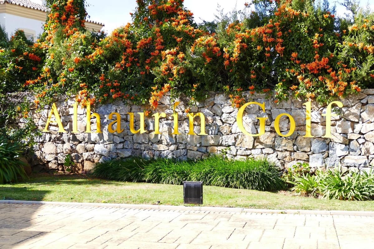 3 quarto Moradia Geminada para venda em Alhaurin Golf com piscina garagem - 460 000 € (Ref: 8897543)