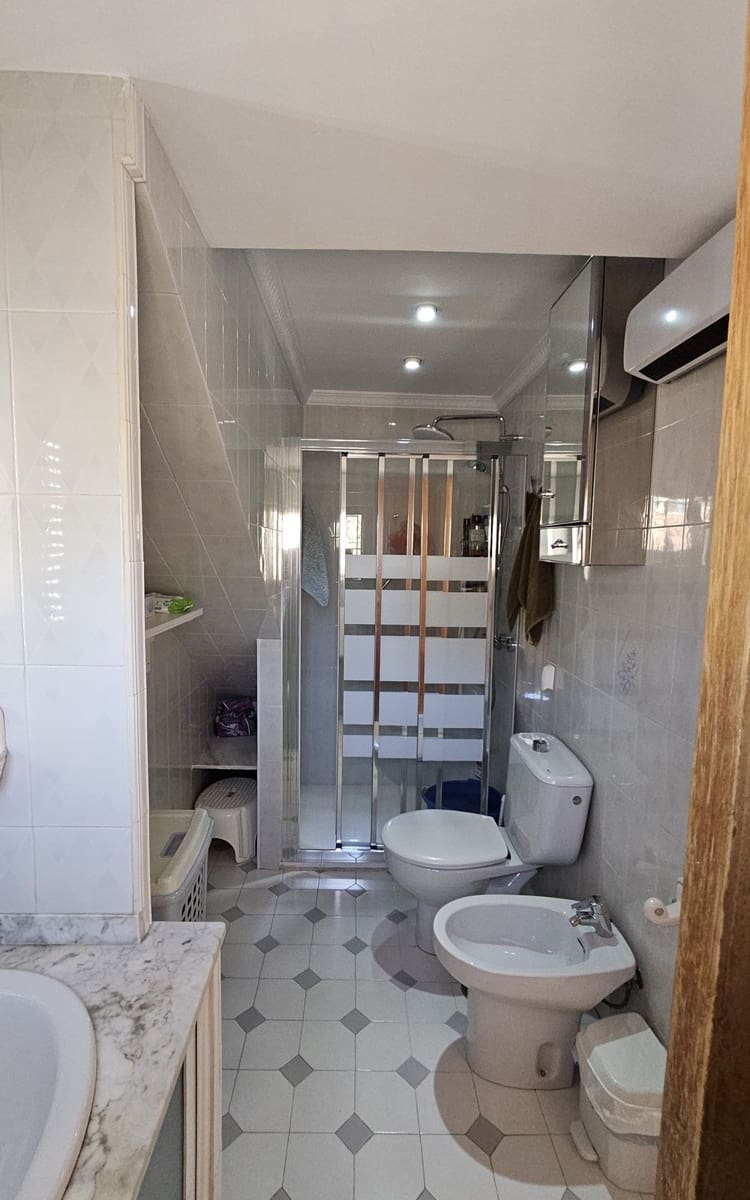 4 makuuhuone Huvila myytävänä paikassa Alhaurin de la Torre mukana uima-altaan 
autotalli - 545 000 € (Ref: 8971137)