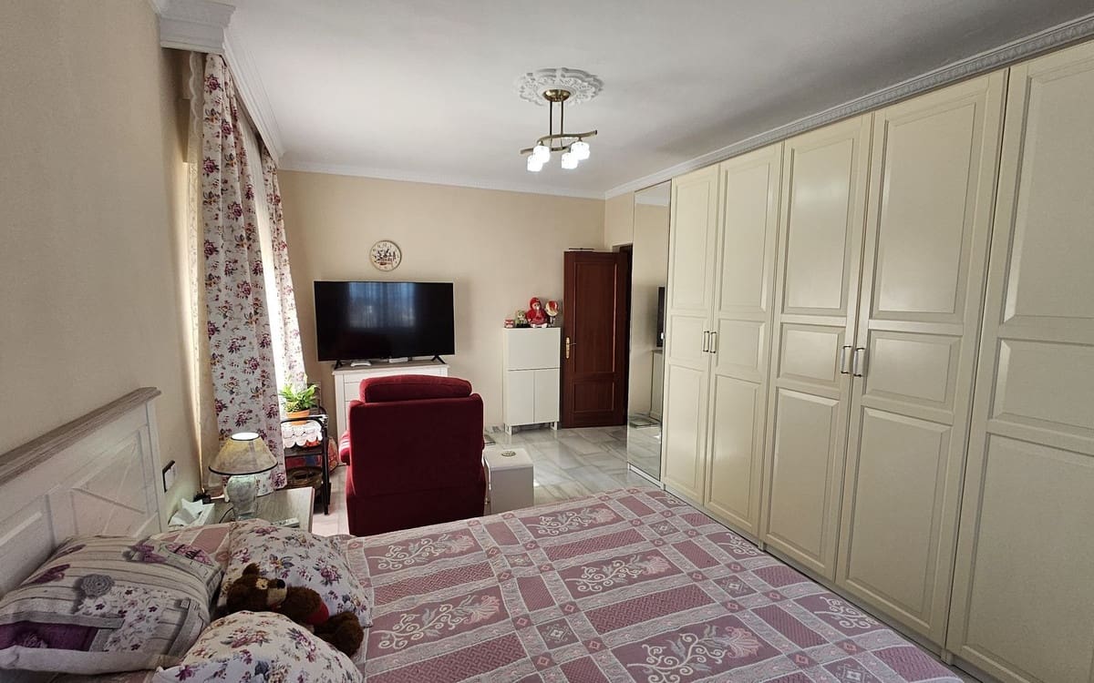 4 makuuhuone Huvila myytävänä paikassa Alhaurin de la Torre mukana uima-altaan 
autotalli - 545 000 € (Ref: 8971137)