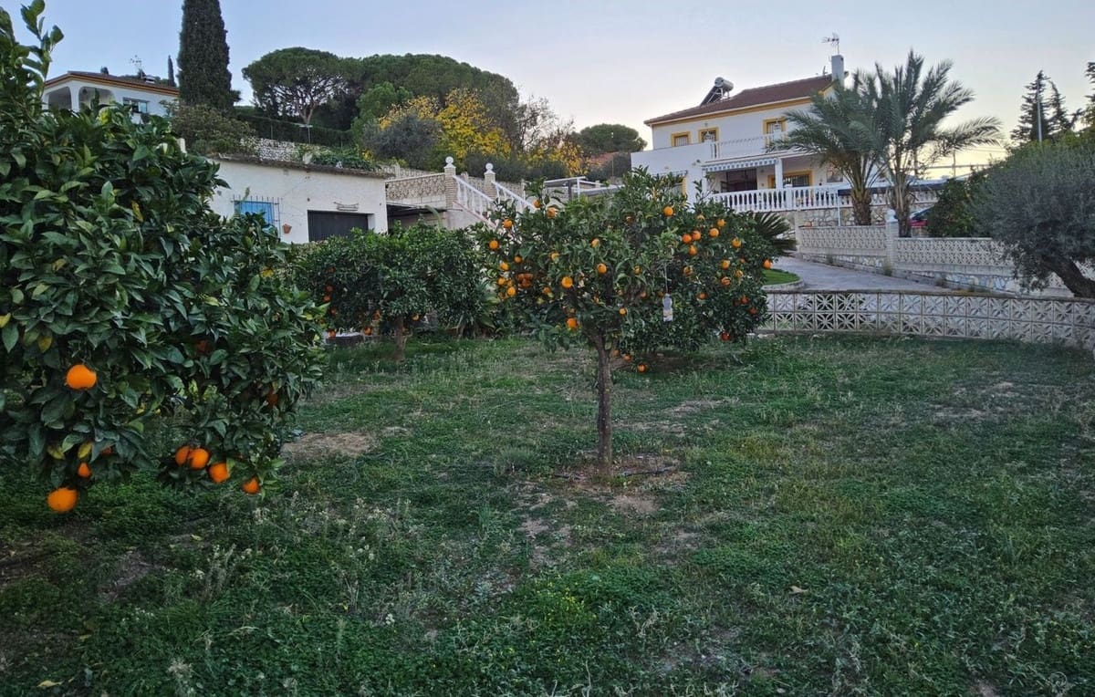 4 makuuhuone Huvila myytävänä paikassa Alhaurin de la Torre mukana uima-altaan 
autotalli - 545 000 € (Ref: 8971137)