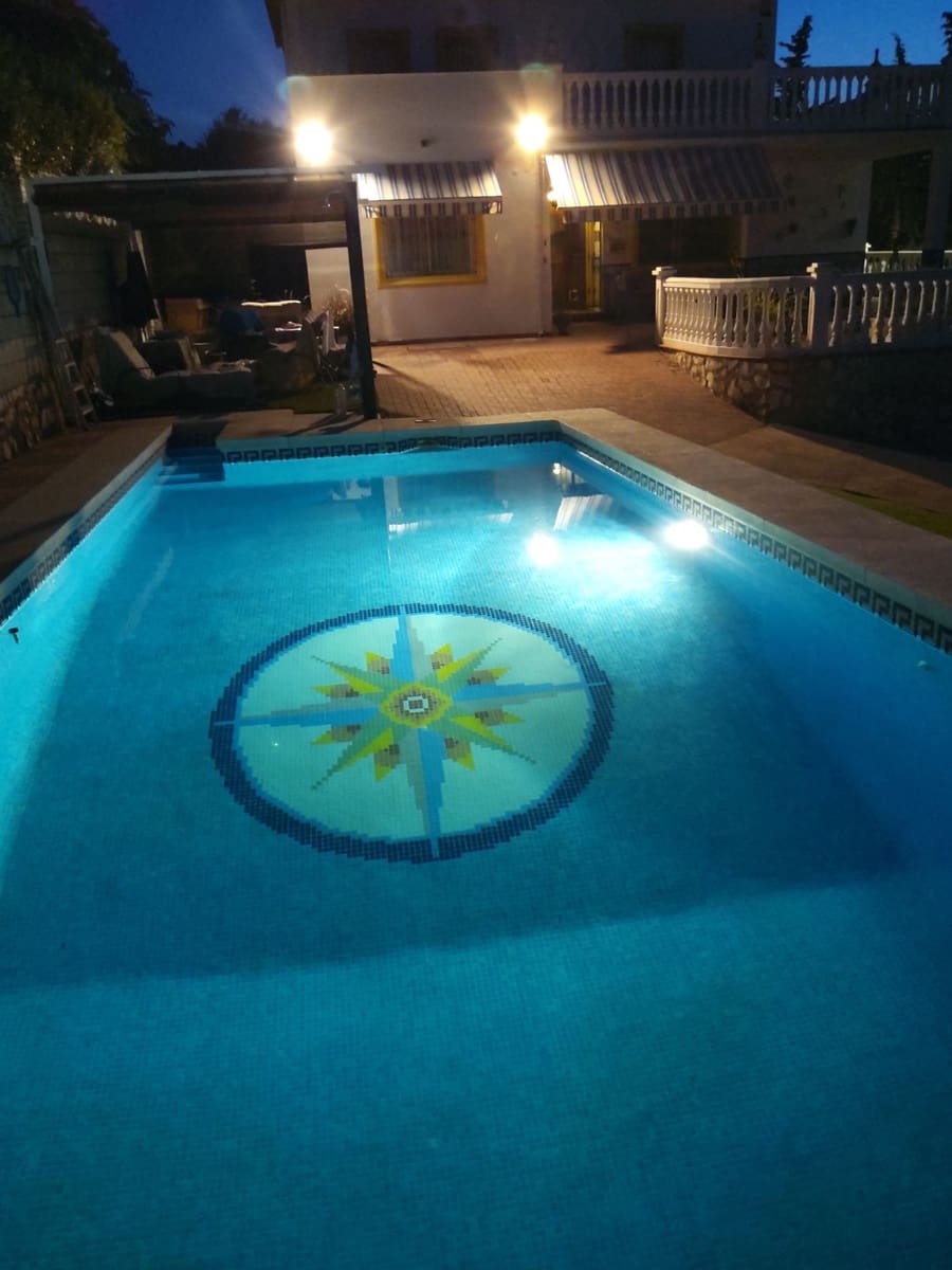 4 makuuhuone Huvila myytävänä paikassa Alhaurin de la Torre mukana uima-altaan 
autotalli - 545 000 € (Ref: 8971137)