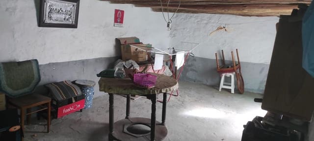 Casa de 7 habitaciones en Coín en venta - 180.000 € (Ref: 9009320)