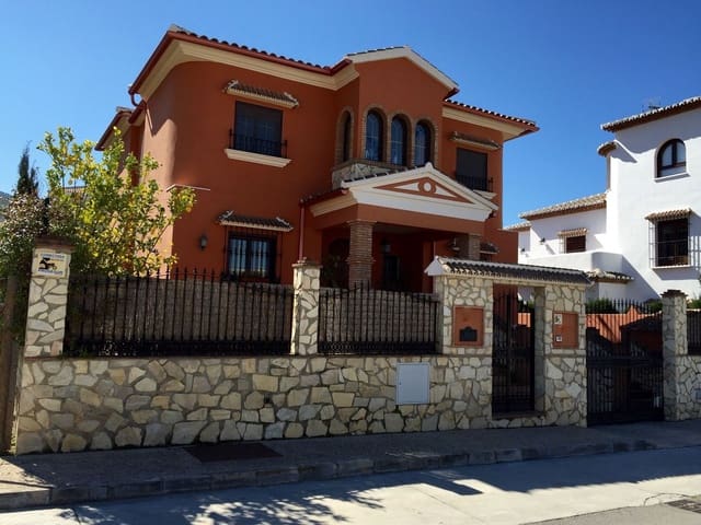 5 bedroom Villa for sale in Antequera with pool garage - € 455,000 (Ref: 9027341)