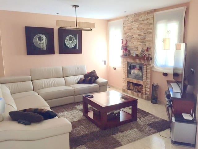 5 bedroom Villa for sale in Antequera with pool garage - € 455,000 (Ref: 9027341)