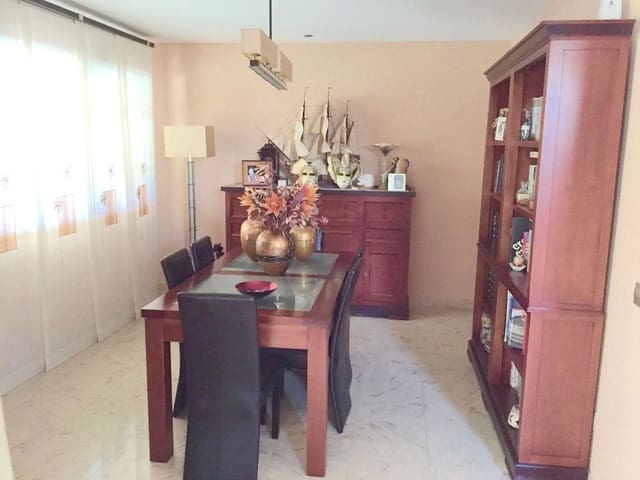 5 bedroom Villa for sale in Antequera with pool garage - € 455,000 (Ref: 9027341)