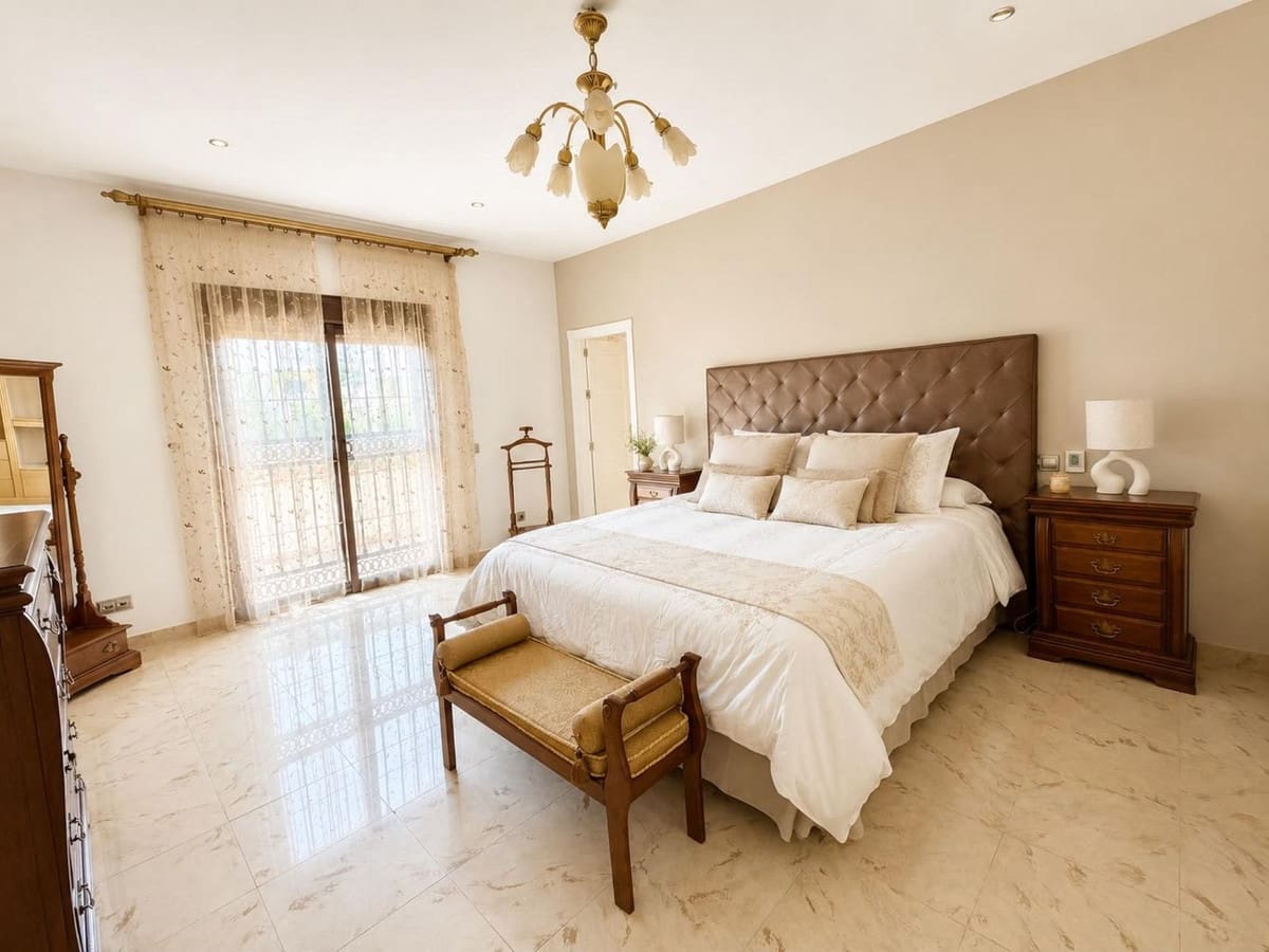 5 soverom Villa til salgs i Antequera med svømmebasseng garasje - € 515 000 (Ref: 9027341)