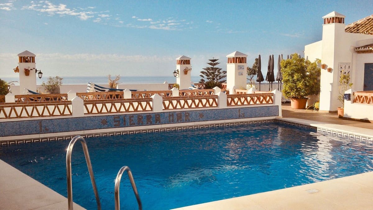 Apartamento de 2 habitaciones en Mijas en venta con piscina garaje - 365.000 € (Ref: 9027342)