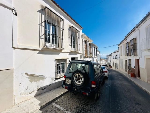 Casa de 3 habitaciones en Estepa en venta - 99.000 € (Ref: 9066567)