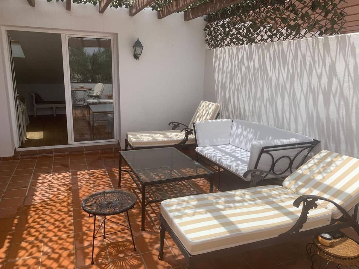 2 bedroom Apartment for sale in Alhaurin de la Torre with pool garage - € 320,000 (Ref: 9082663)