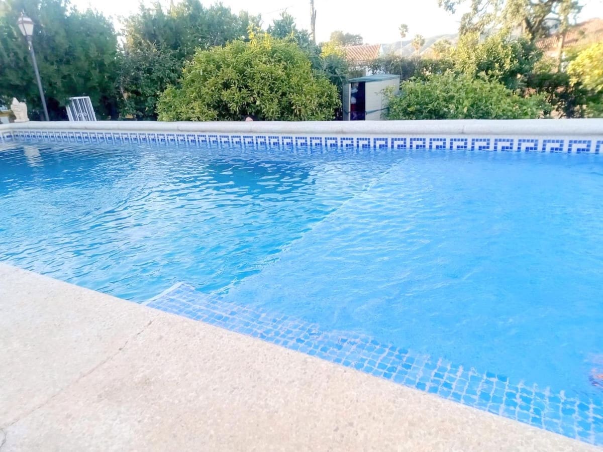 4 bedroom Villa for sale in Alhaurin de la Torre with pool garage - € 360,000 (Ref: 9108034)