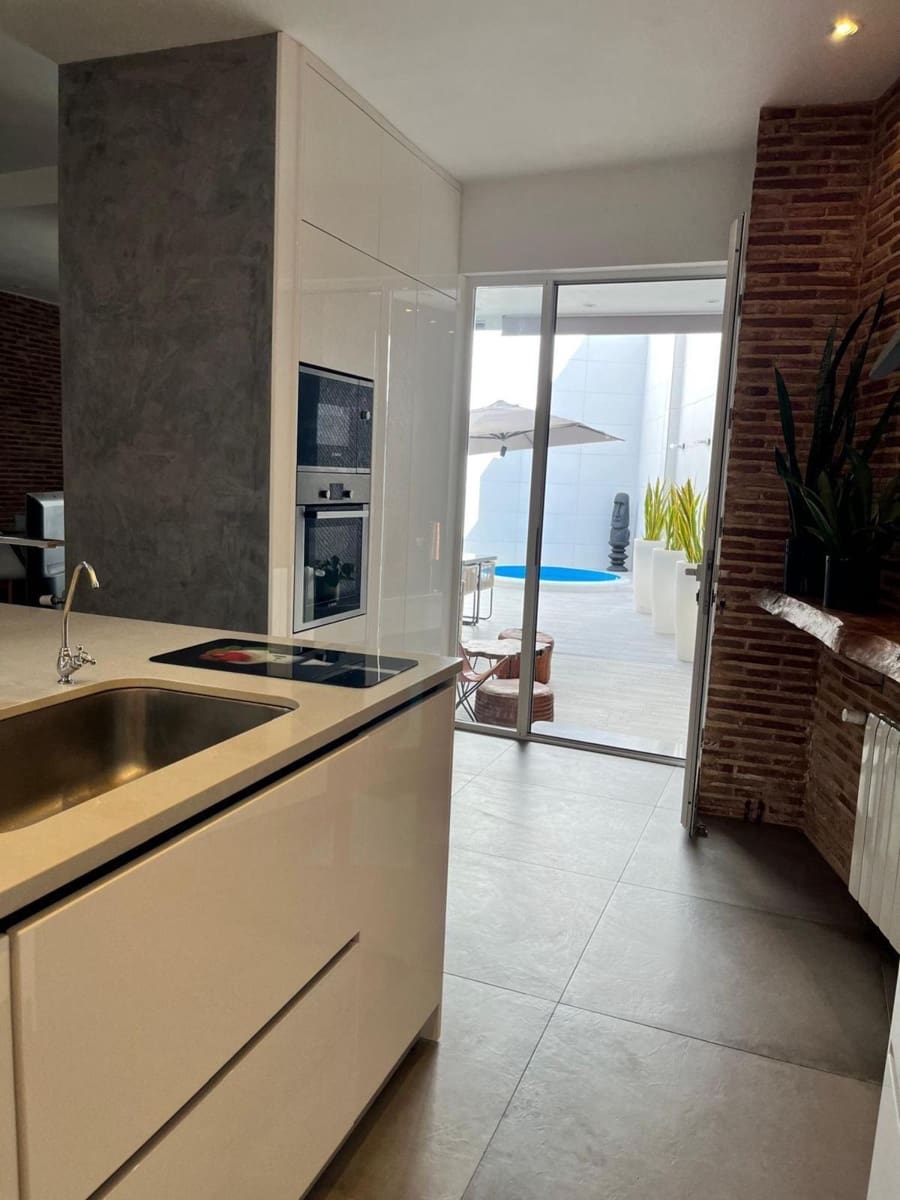 3 soveværelse Villa til salg i Estepa med swimmingpool garage - € 315.000 (Ref: 9109351)