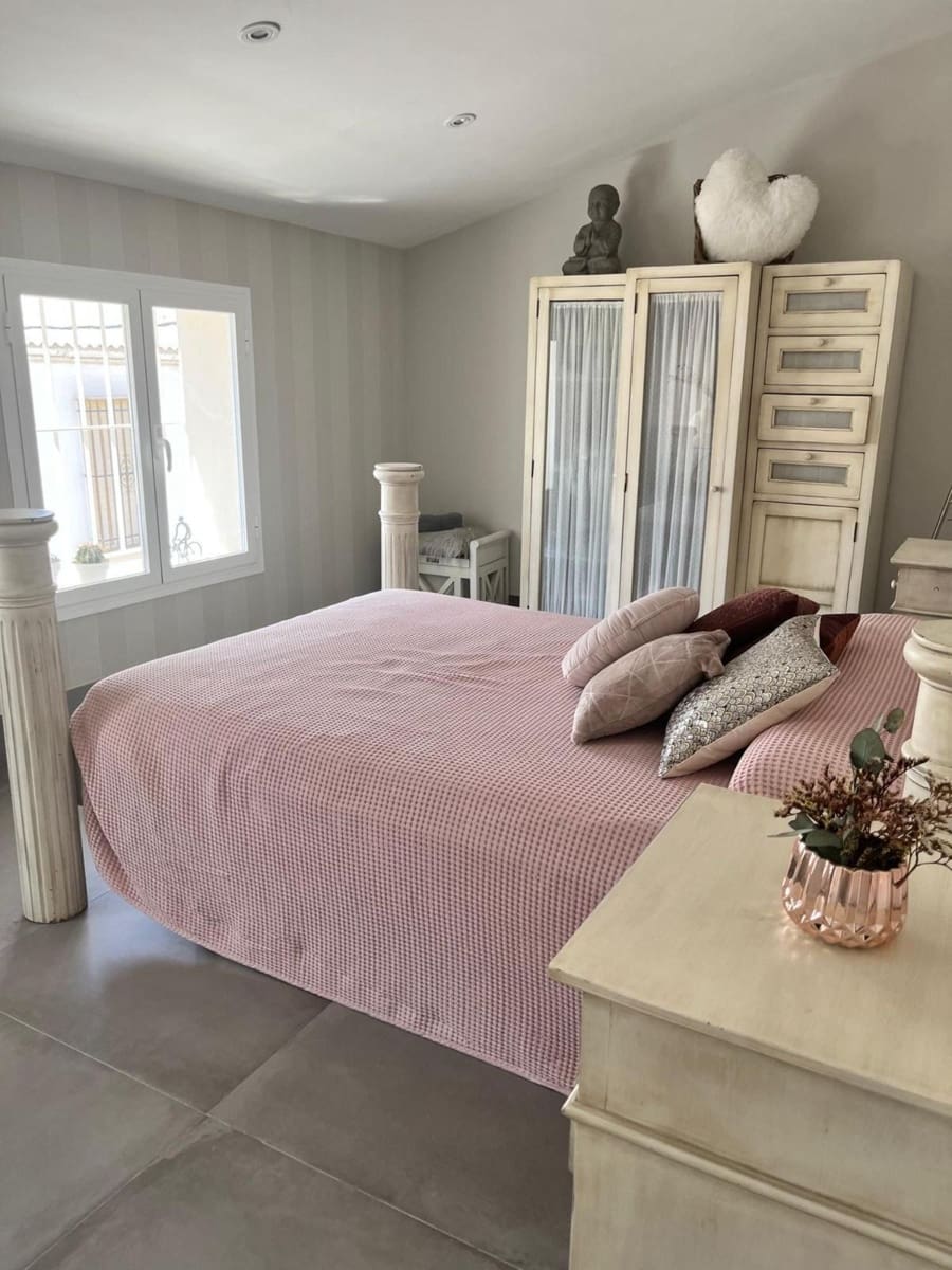 3 soveværelse Villa til salg i Estepa med swimmingpool garage - € 315.000 (Ref: 9109351)