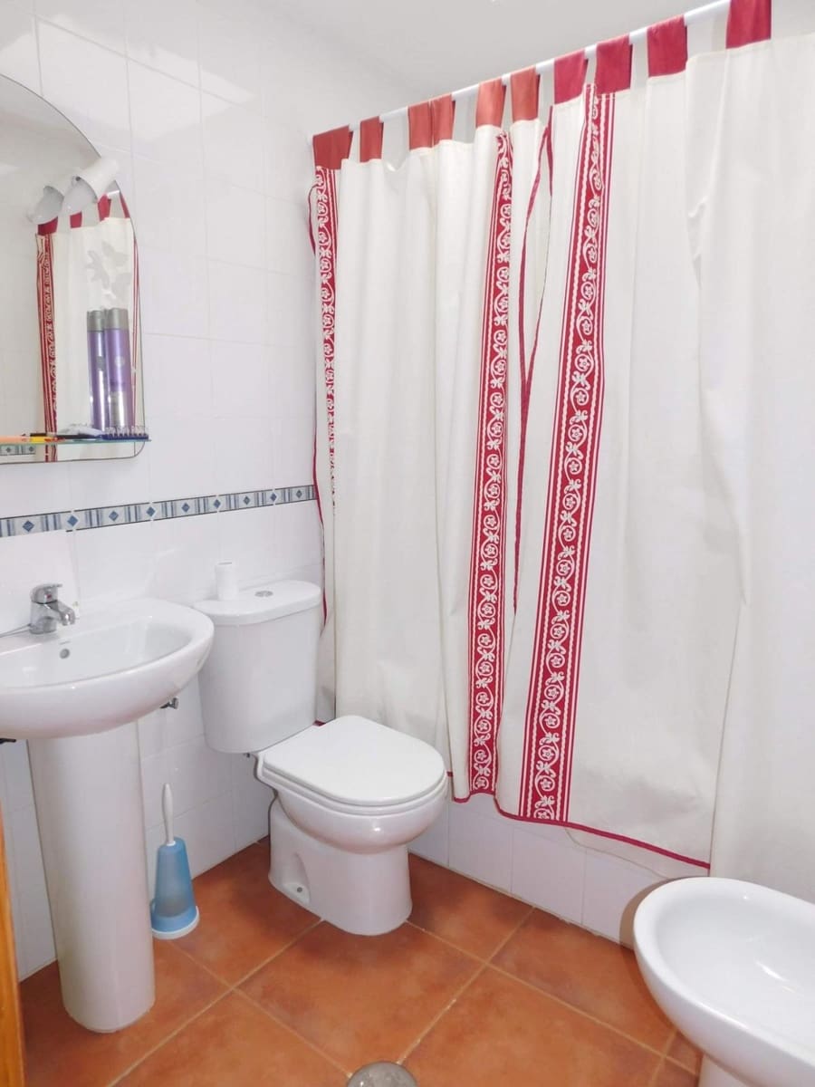 4 soveværelse Byhus til salg i Sierra de Yeguas med swimmingpool garage - € 225.000 (Ref: 9109352)