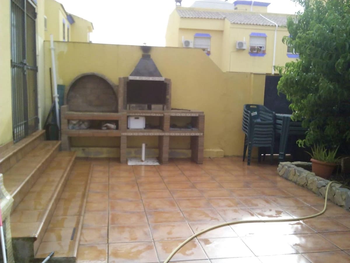 4 soveværelse Byhus til salg i Sierra de Yeguas med swimmingpool garage - € 225.000 (Ref: 9109352)