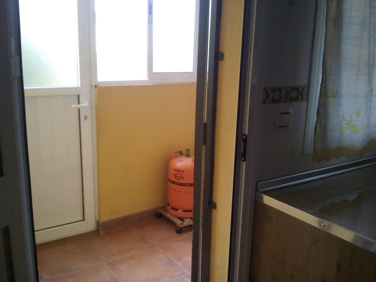 4 soveværelse Byhus til salg i Sierra de Yeguas med swimmingpool garage - € 225.000 (Ref: 9109352)