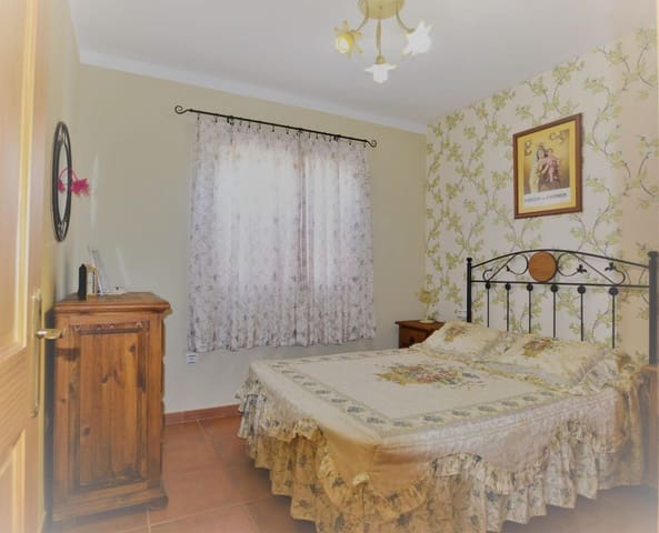 4 bedroom Townhouse for sale in Sierra de Yeguas with pool garage - € 225,000 (Ref: 9109352)