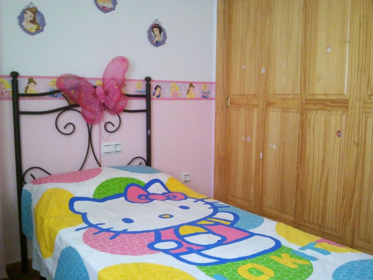 4 soverom Hus til salgs i Sierra de Yeguas med svømmebasseng garasje - € 225 000 (Ref: 9109352)