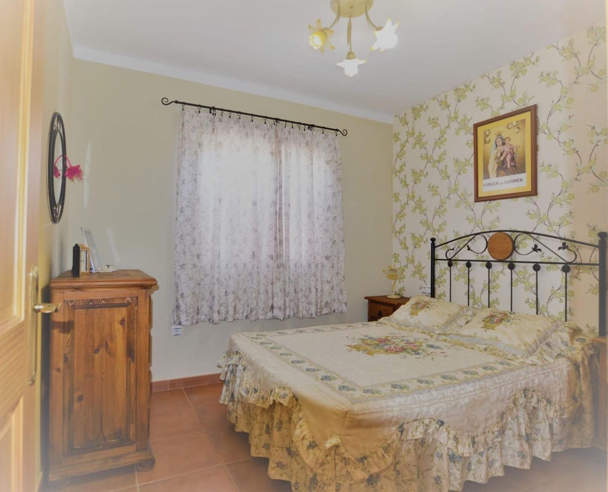 4 slaapkamer Huis te koop in Sierra de Yeguas met zwembad garage - € 225.000 (Ref: 9109352)