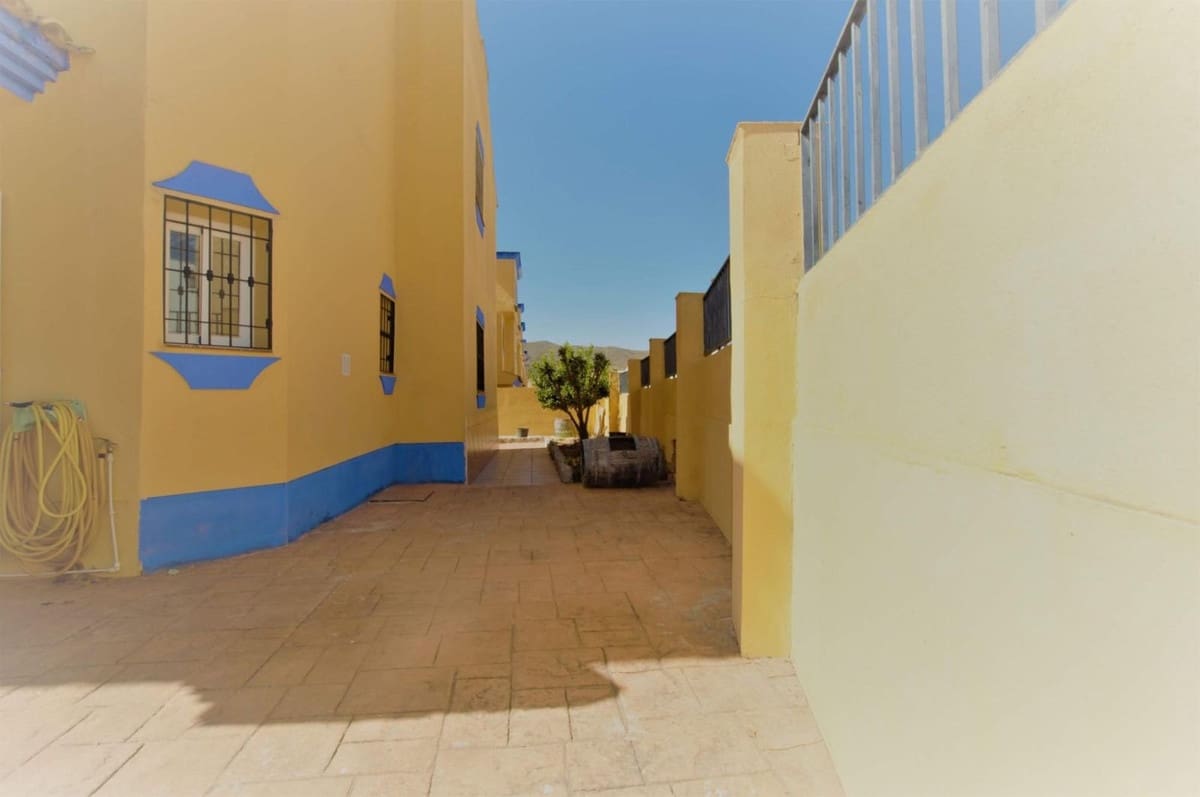 4 slaapkamer Huis te koop in Sierra de Yeguas met zwembad garage - € 225.000 (Ref: 9109352)