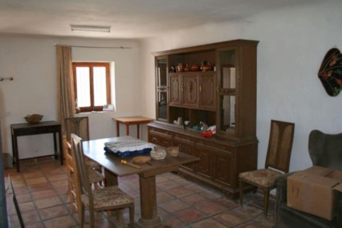 19 soveværelse Finca/Landehus til salg i Baza med swimmingpool garage - € 380.000 (Ref: 9113059)