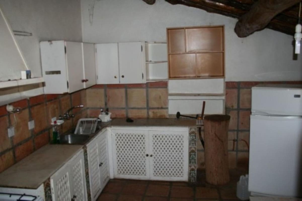 19 bedroom Finca/Country House for sale in Baza with pool garage - € 380,000 (Ref: 9113059)