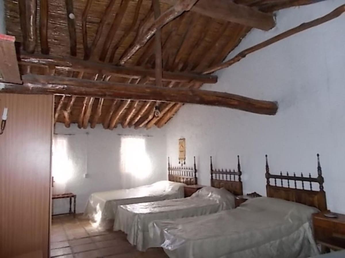 19 bedroom Finca/Country House for sale in Baza with pool garage - € 380,000 (Ref: 9113059)