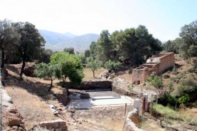 19 quarto Quinta/Casa Rural para venda em Baza com piscina garagem - 380 000 € (Ref: 9113059)