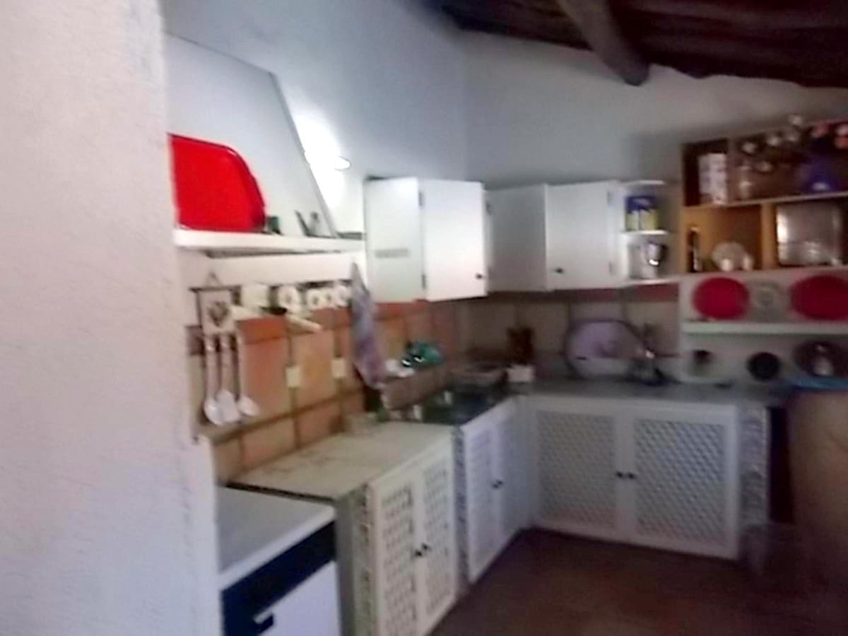 19 soveværelse Finca/Landehus til salg i Baza med swimmingpool garage - € 380.000 (Ref: 9113059)