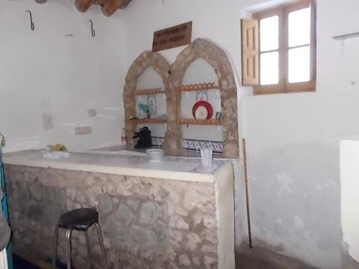 19 soveværelse Finca/Landehus til salg i Baza med swimmingpool garage - € 380.000 (Ref: 9113059)