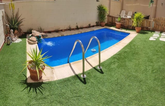 4 bedroom Villa for sale in Antequera with pool garage - € 255,000 (Ref: 9113060)