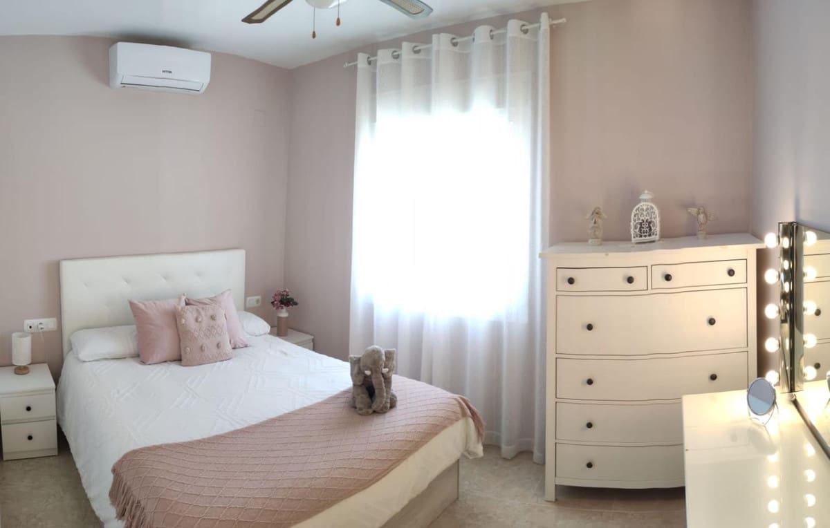 4 soveværelse Villa til salg i Antequera med swimmingpool garage - € 255.000 (Ref: 9113060)