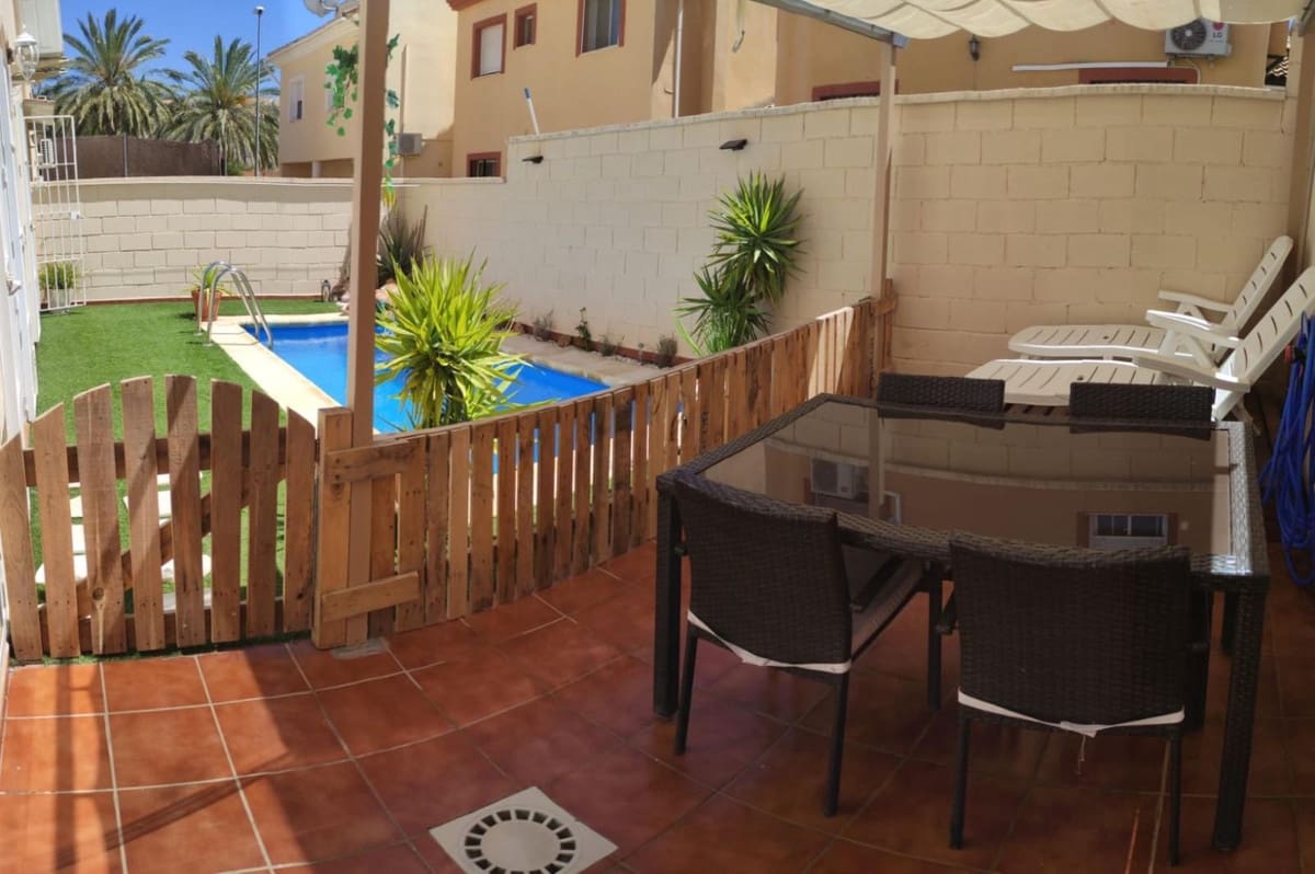 4 soveværelse Villa til salg i Antequera med swimmingpool garage - € 255.000 (Ref: 9113060)