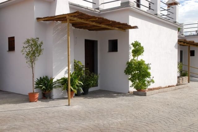 16 quarto Hotel para venda em Guaro com piscina garagem - 780 000 € (Ref: 9117470)