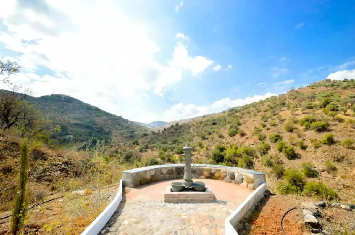 16 bedroom Hotel for sale in Guaro with pool garage - € 780,000 (Ref: 9117470)