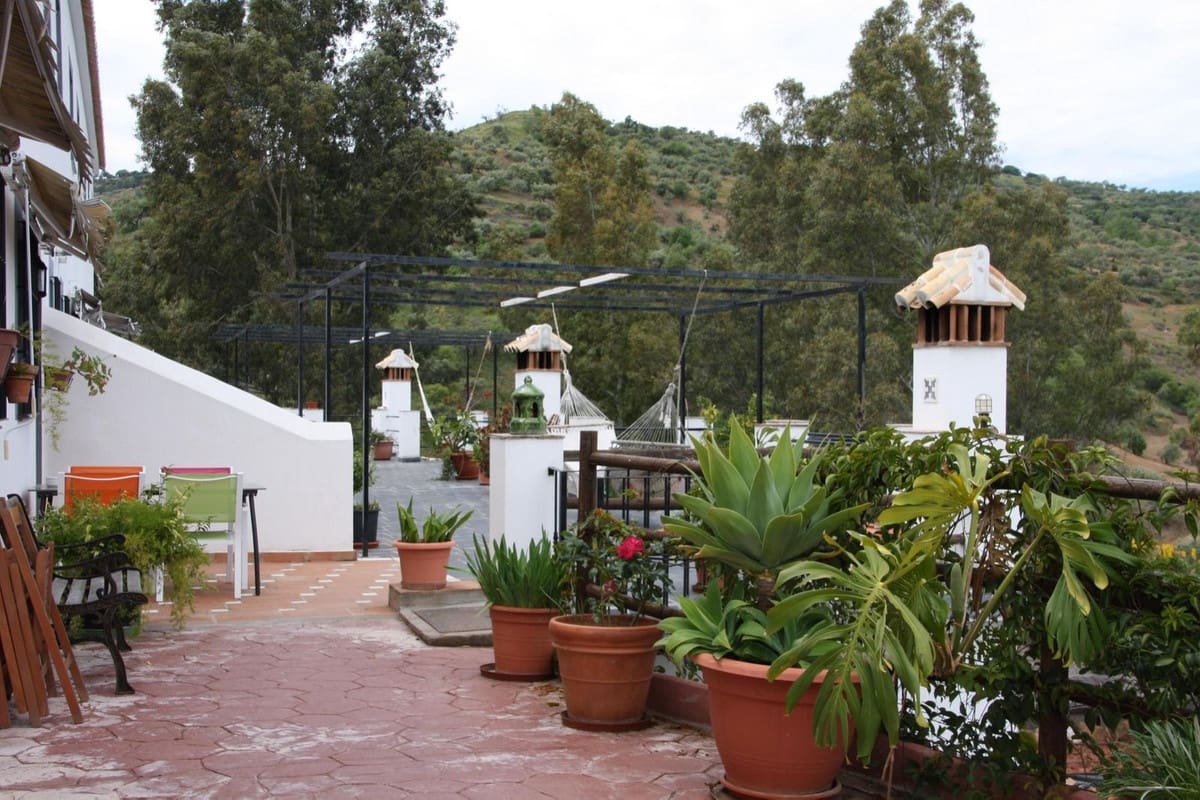 16 bedroom Hotel for sale in Guaro with pool garage - € 780,000 (Ref: 9117470)