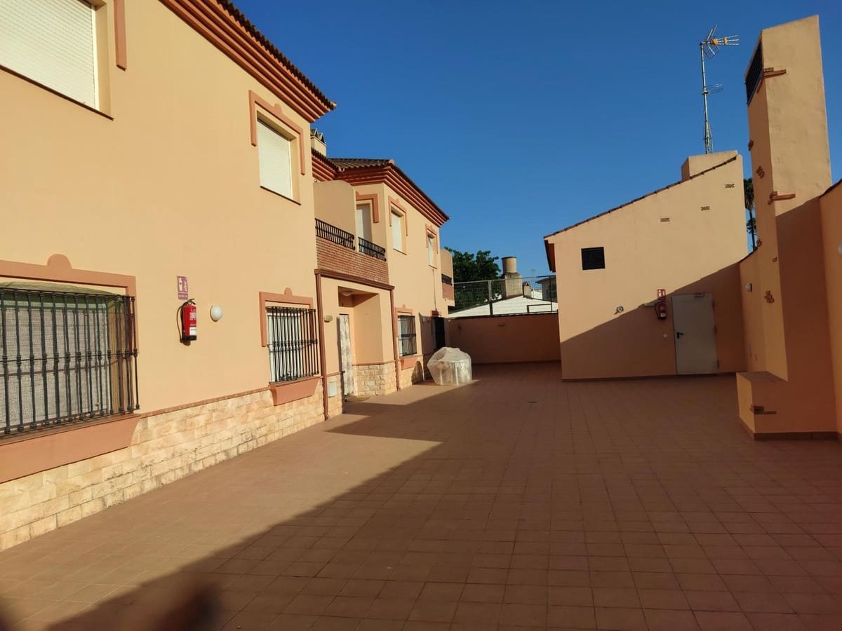 3 bedroom Apartment for sale in Pizarra with garage - € 275,000 (Ref: 9258000)