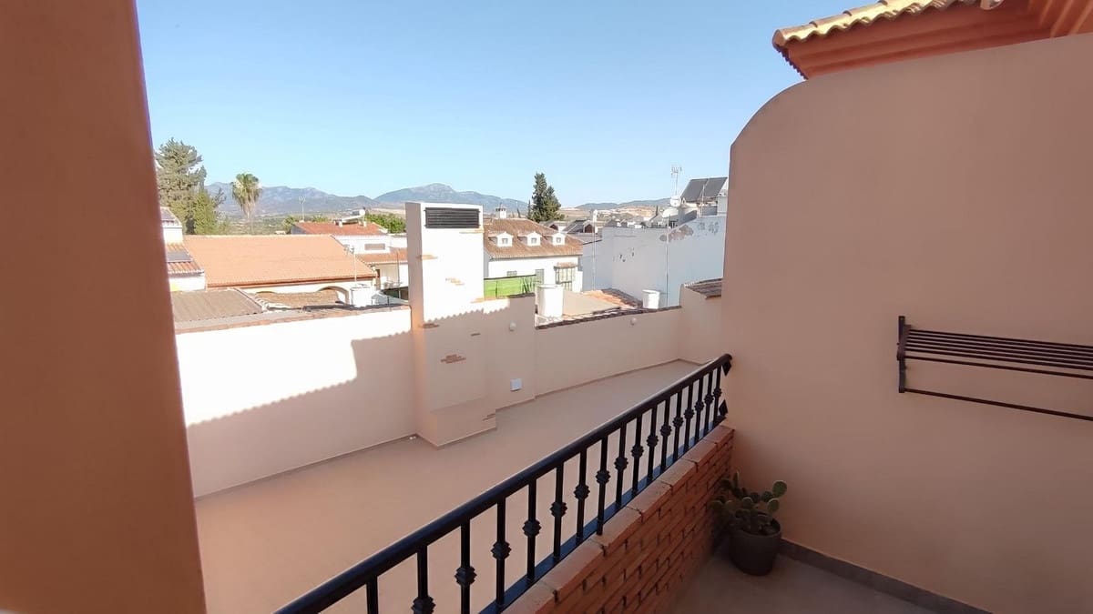 3 bedroom Apartment for sale in Pizarra with garage - € 275,000 (Ref: 9258000)
