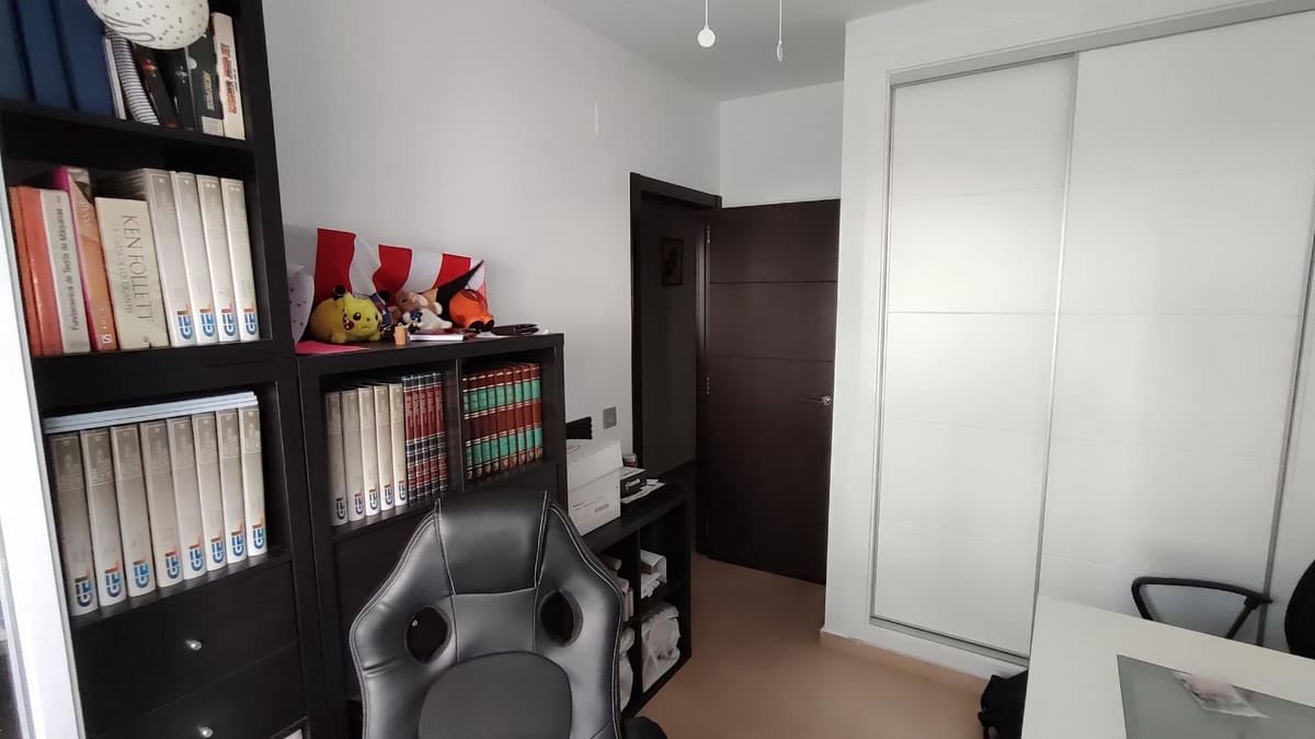 3 bedroom Apartment for sale in Pizarra with garage - € 275,000 (Ref: 9258000)