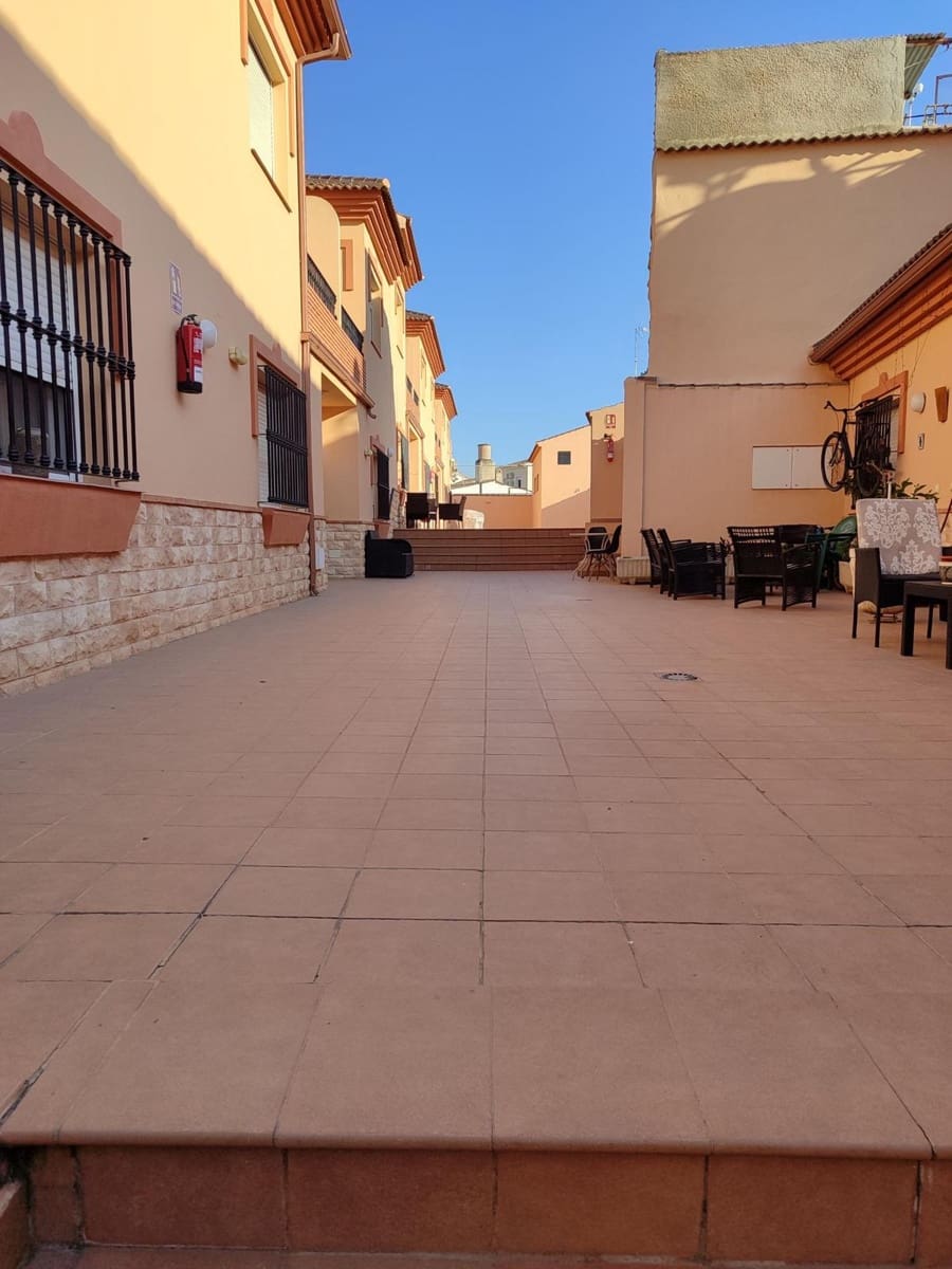 3 bedroom Apartment for sale in Pizarra with garage - € 275,000 (Ref: 9258000)