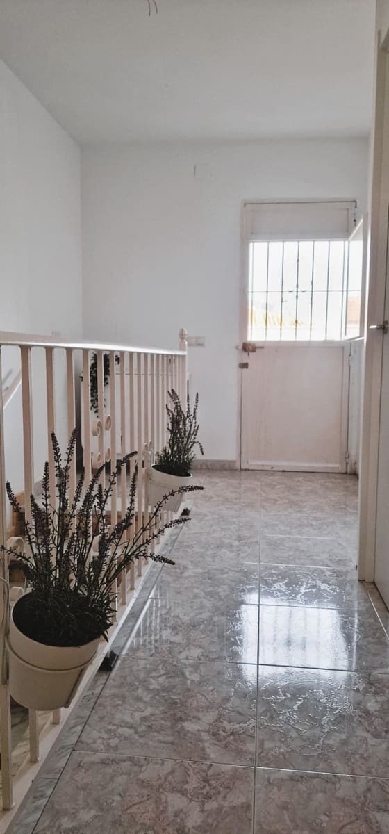 3 soveværelse Semi-Rækkehus til salg i Malaga by - € 335.000 (Ref: 9288395)