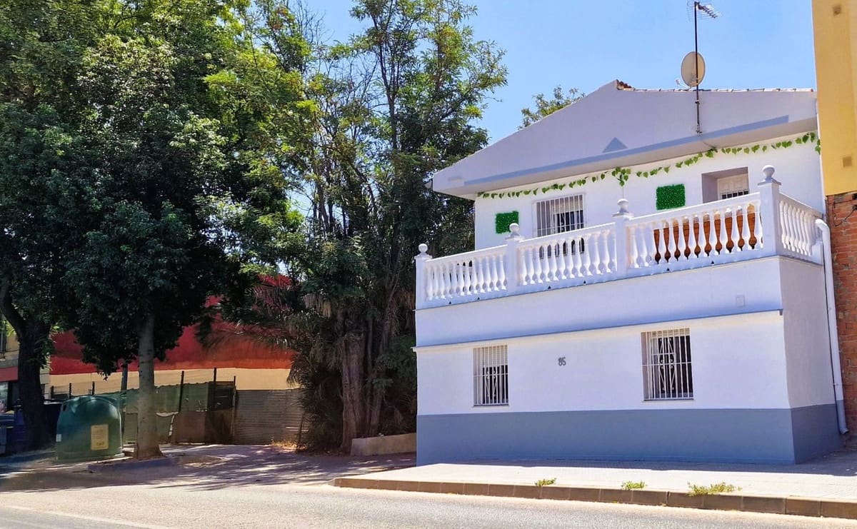3 soveværelse Semi-Rækkehus til salg i Malaga by - € 335.000 (Ref: 9288395)