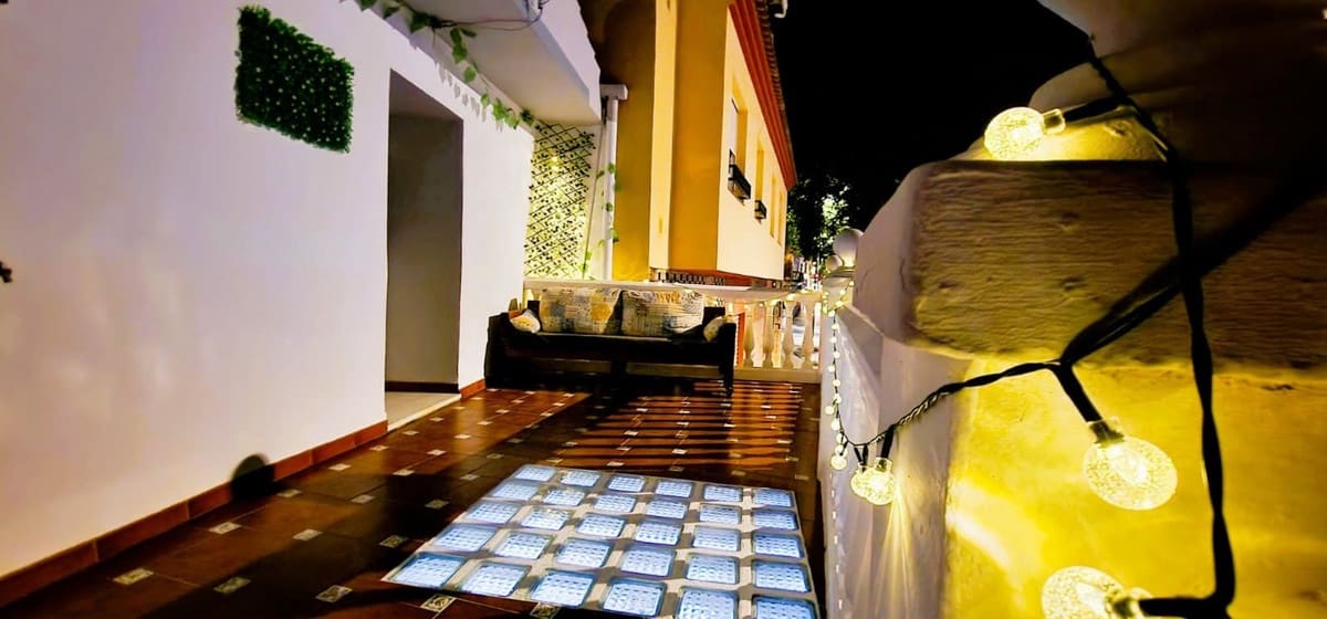 3 soveværelse Semi-Rækkehus til salg i Malaga by - € 335.000 (Ref: 9288395)