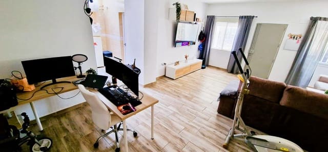 3 soveværelse Semi-Rækkehus til salg i Málaga by - € 335.000 (Ref: 9288395)