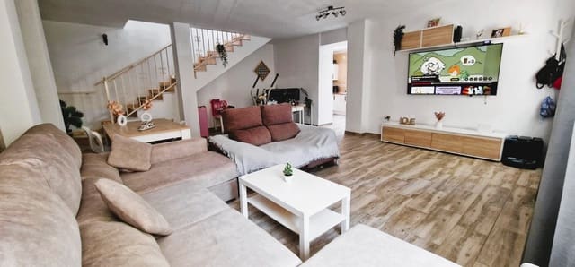 3 soveværelse Semi-Rækkehus til salg i Málaga by - € 335.000 (Ref: 9288395)